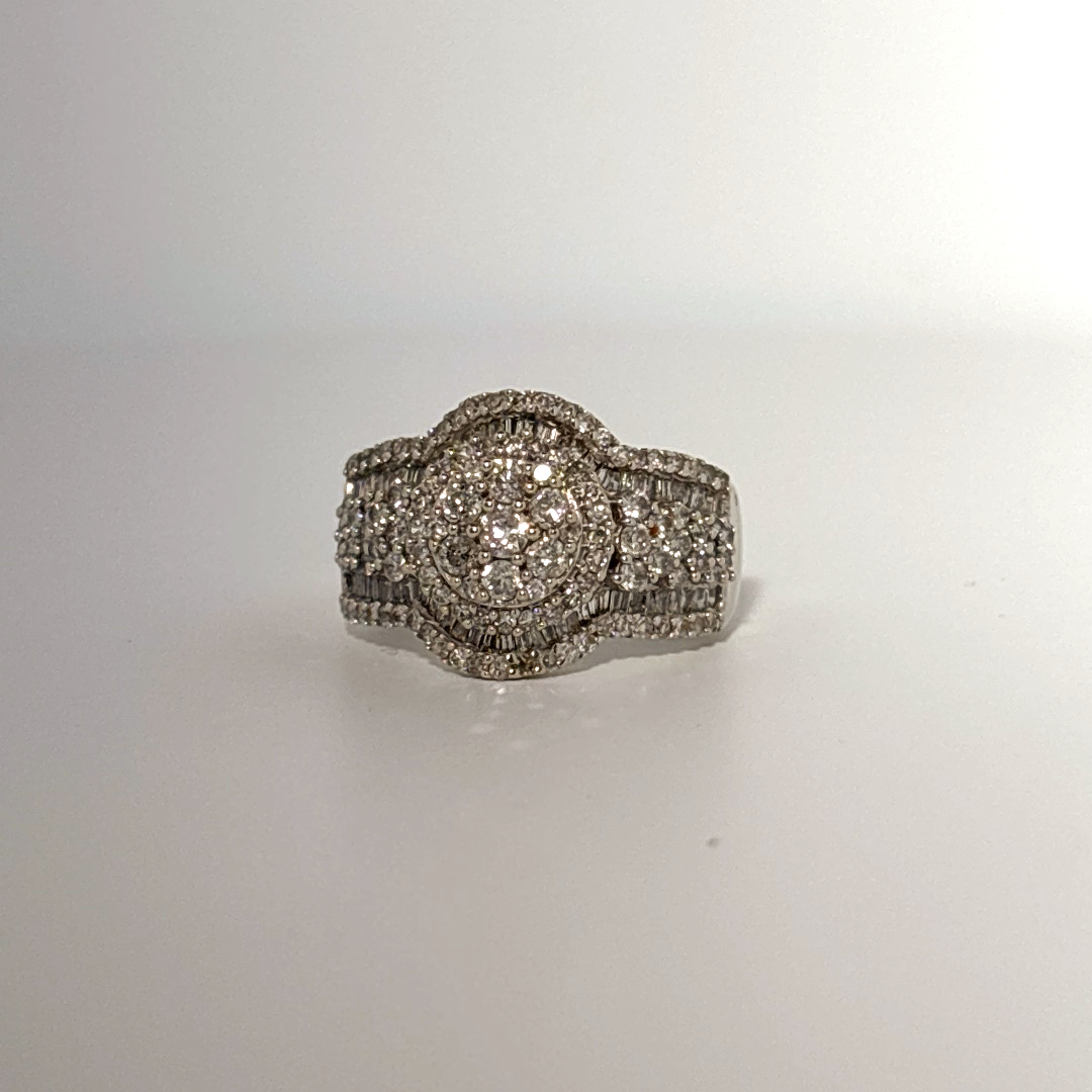 Diamonds Head, Cluster Solitaire Ring, Natural Diamonds(1.35 CTW) GH/SI1, 10K White Gold, 7.4 Gram Total Weight