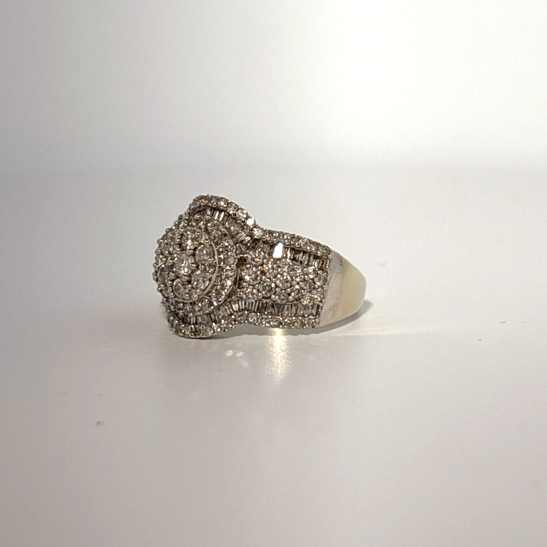 Diamonds Head, Cluster Solitaire Ring, Natural Diamonds(1.35 CTW) GH/SI1, 10K White Gold, 7.4 Gram Total Weight