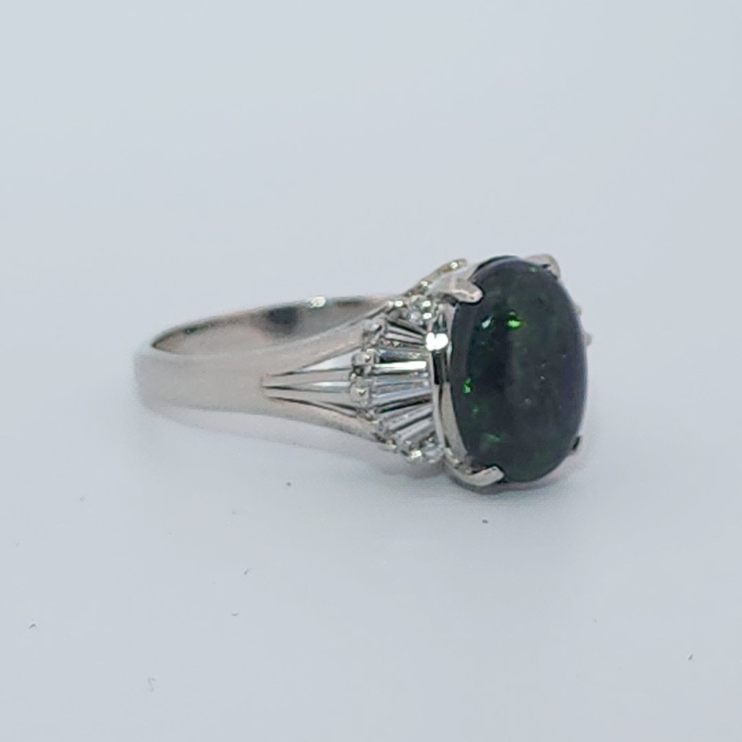 DATA_MISMATCH: Black Opal Ring vs Opal 2.6ct (typical white/translucent) | Platinum Ring, set with 1 Opal (2.6ct, dark/black) and Diamonds (0.485ct total), 8g