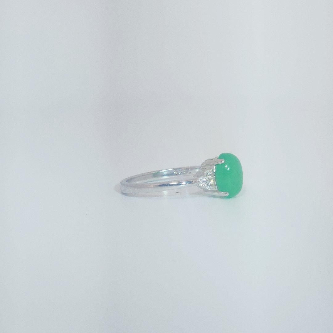 Women's Sterling Silver Ring with oval cabochon Jade center stone flanked by small white accent stones, size 7.
