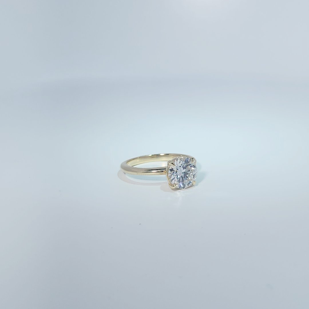 14K Yellow Gold Engagement Ring, set with 1 Lab Grown Diamond (2.03ct), 2.94g, Size 7.