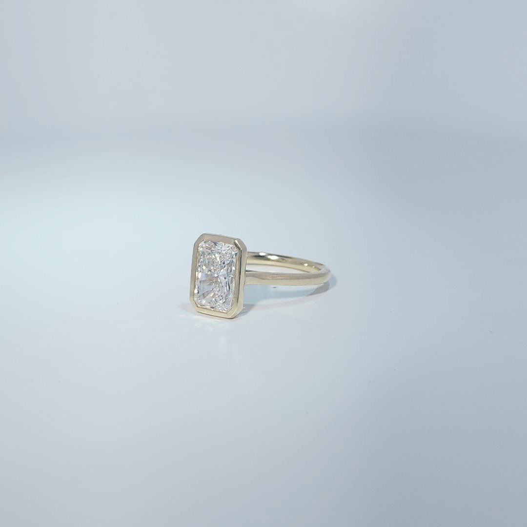 14K Yellow Gold Engagement Ring, set with 1 Lab Grown Diamond (3.03ct), 3.24g, Size 7.