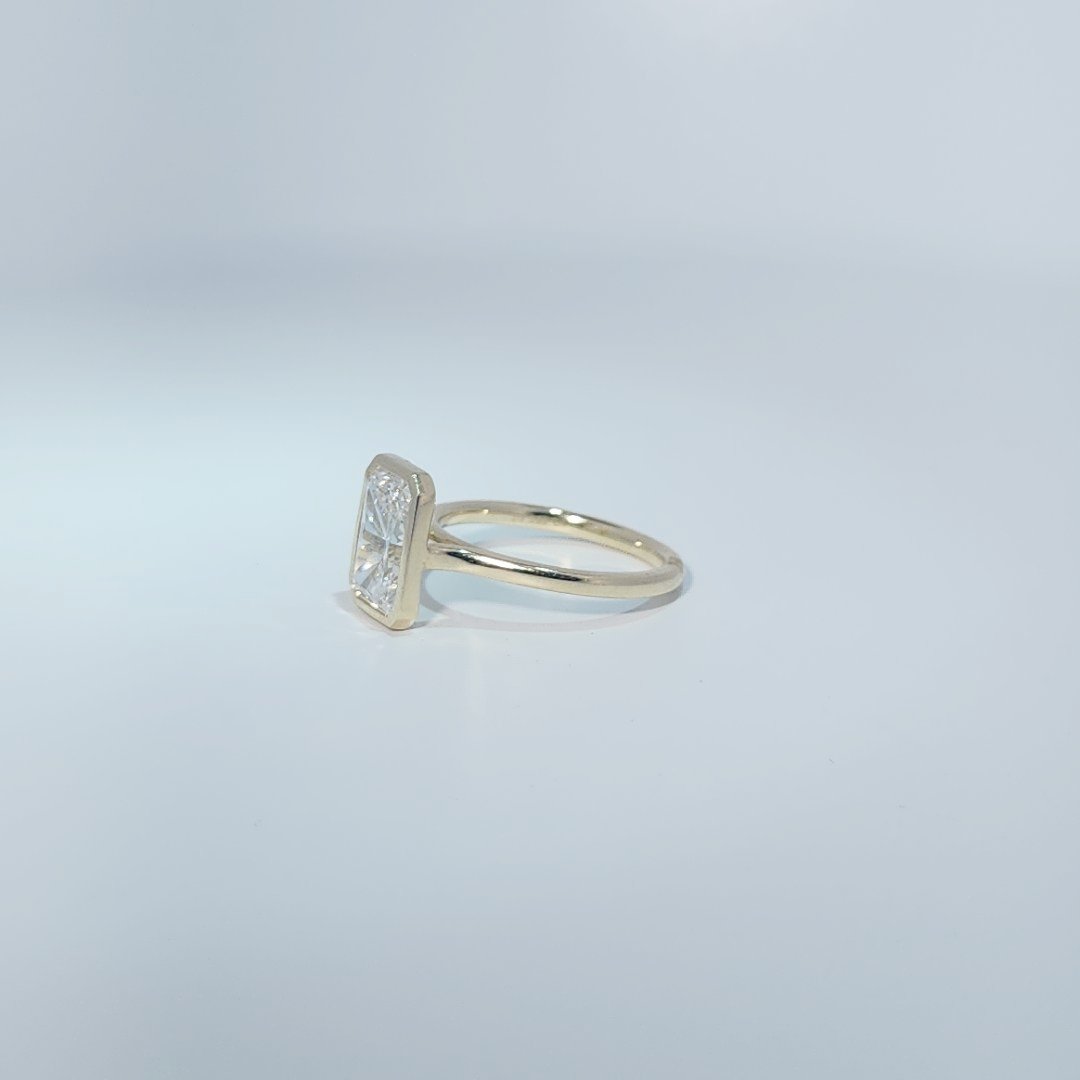 14K Yellow Gold Engagement Ring, set with 1 Lab Grown Diamond (3.03ct), 3.24g, Size 7.