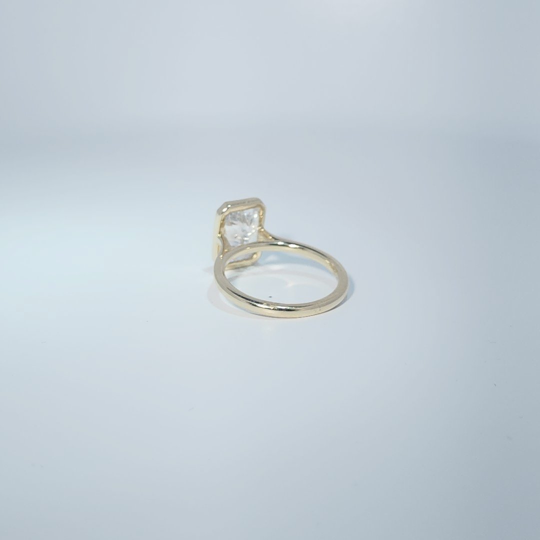 14K Yellow Gold Engagement Ring, set with 1 Lab Grown Diamond (3.03ct), 3.24g, Size 7.