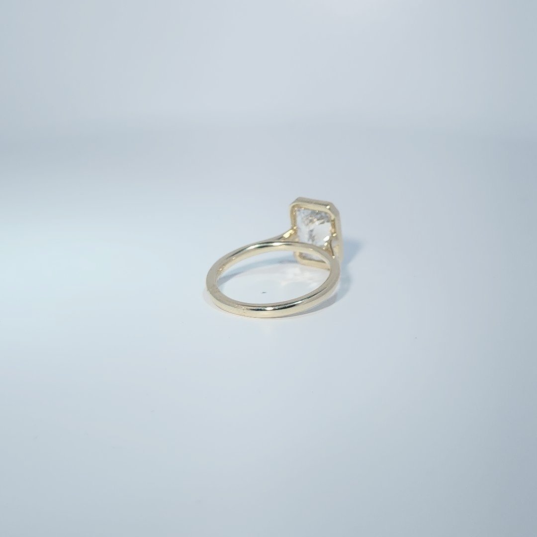 14K Yellow Gold Engagement Ring, set with 1 Lab Grown Diamond (3.03ct), 3.24g, Size 7.