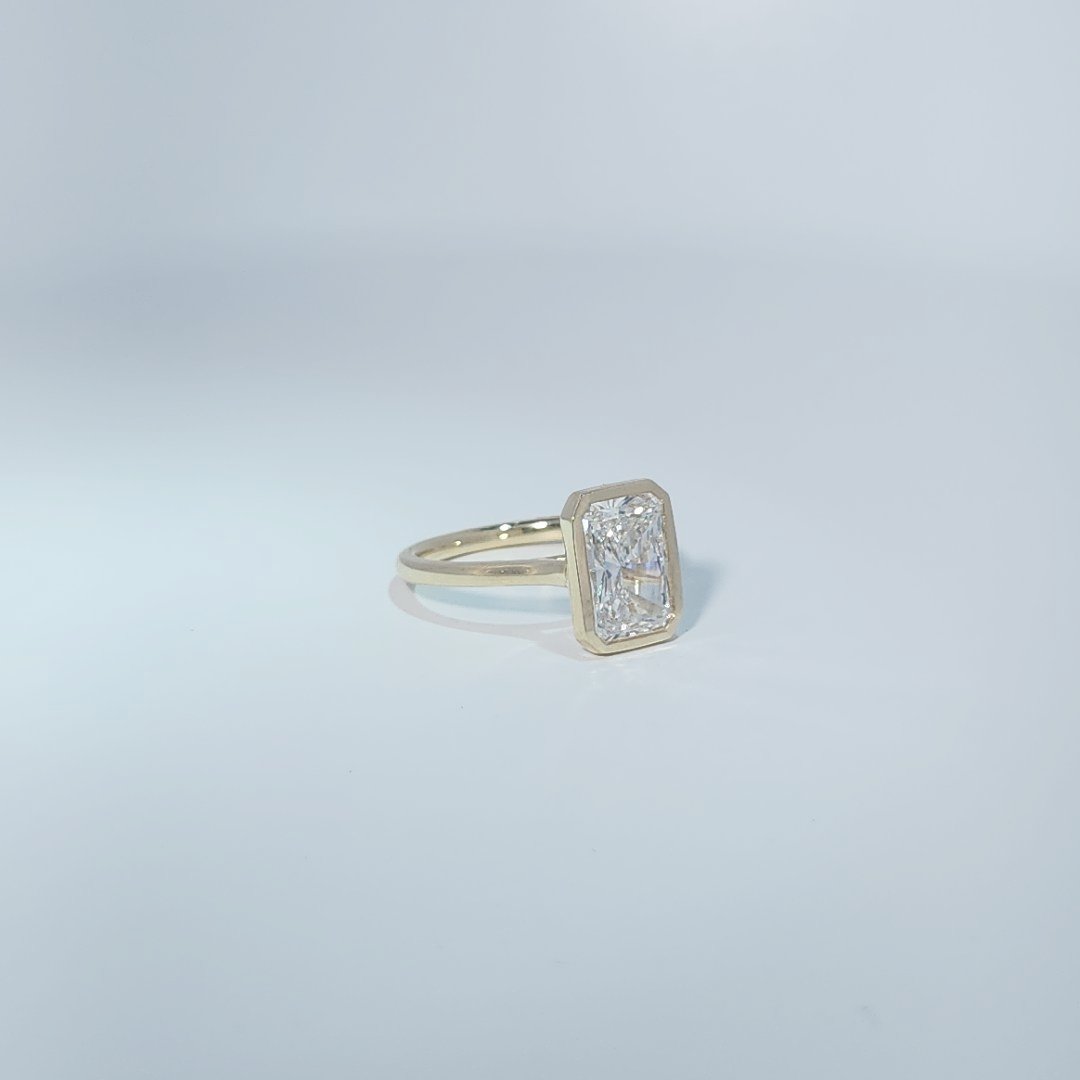 14K Yellow Gold Engagement Ring, set with 1 Lab Grown Diamond (3.03ct), 3.24g, Size 7.