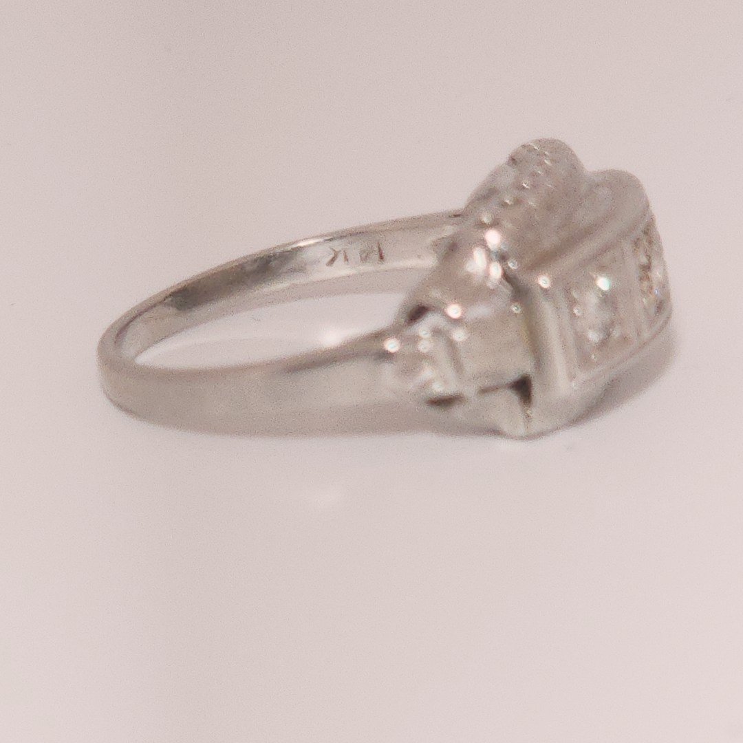Vintage Art Deco, Natural Diamonds GH VS1(0.18CTW)