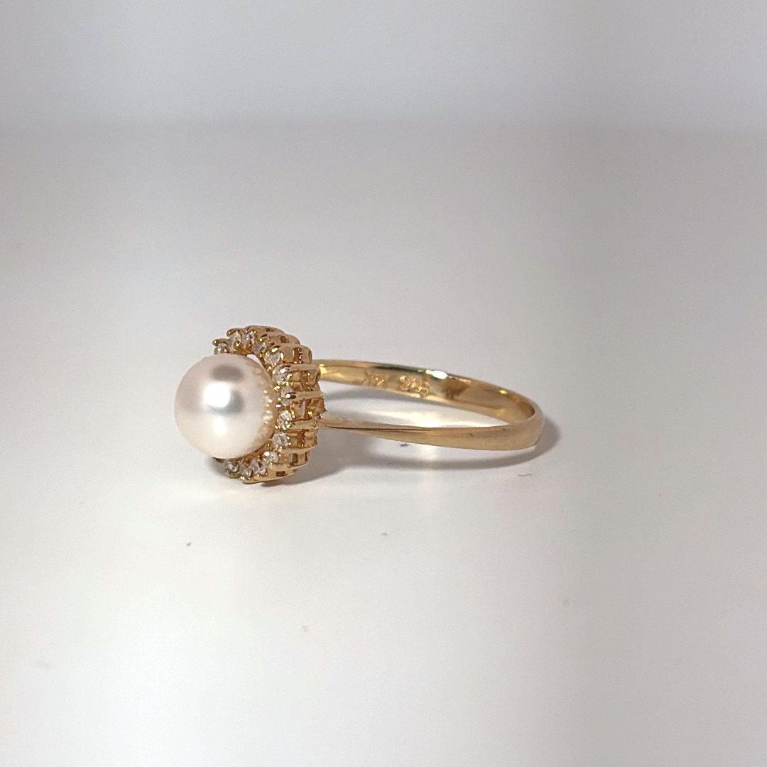 Natural Fresh Water Cultured Pearl with Natural Diamonds (0.10CT) Size 7, 14K Yellow Gold