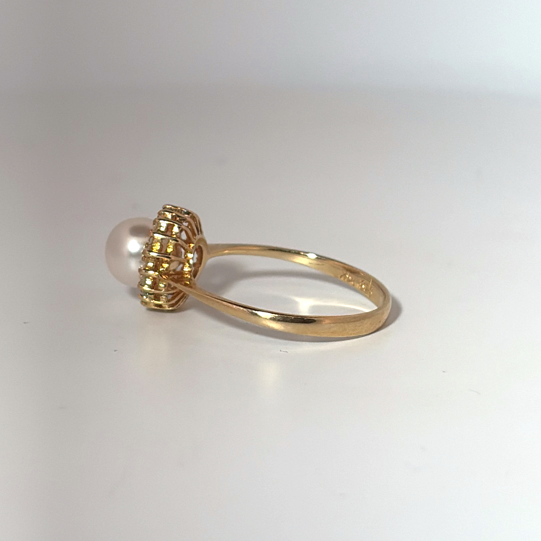 Natural Fresh Water Cultured Pearl with Natural Diamonds (0.10CT) Size 7, 14K Yellow Gold