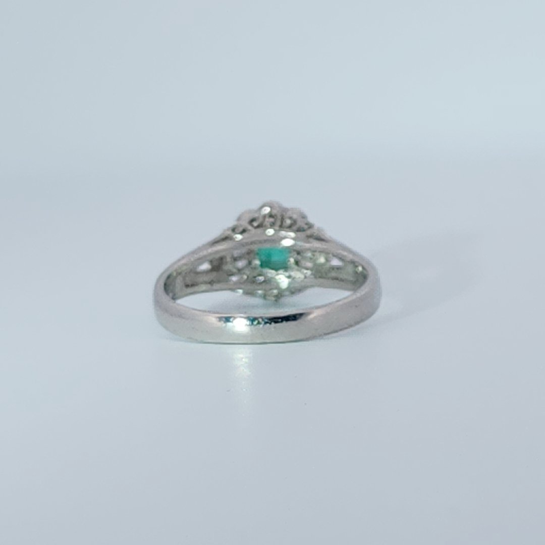 0.17ct Natural Diamonds and 0.24ct Nat Emerald, Women Ring, Platinum 900