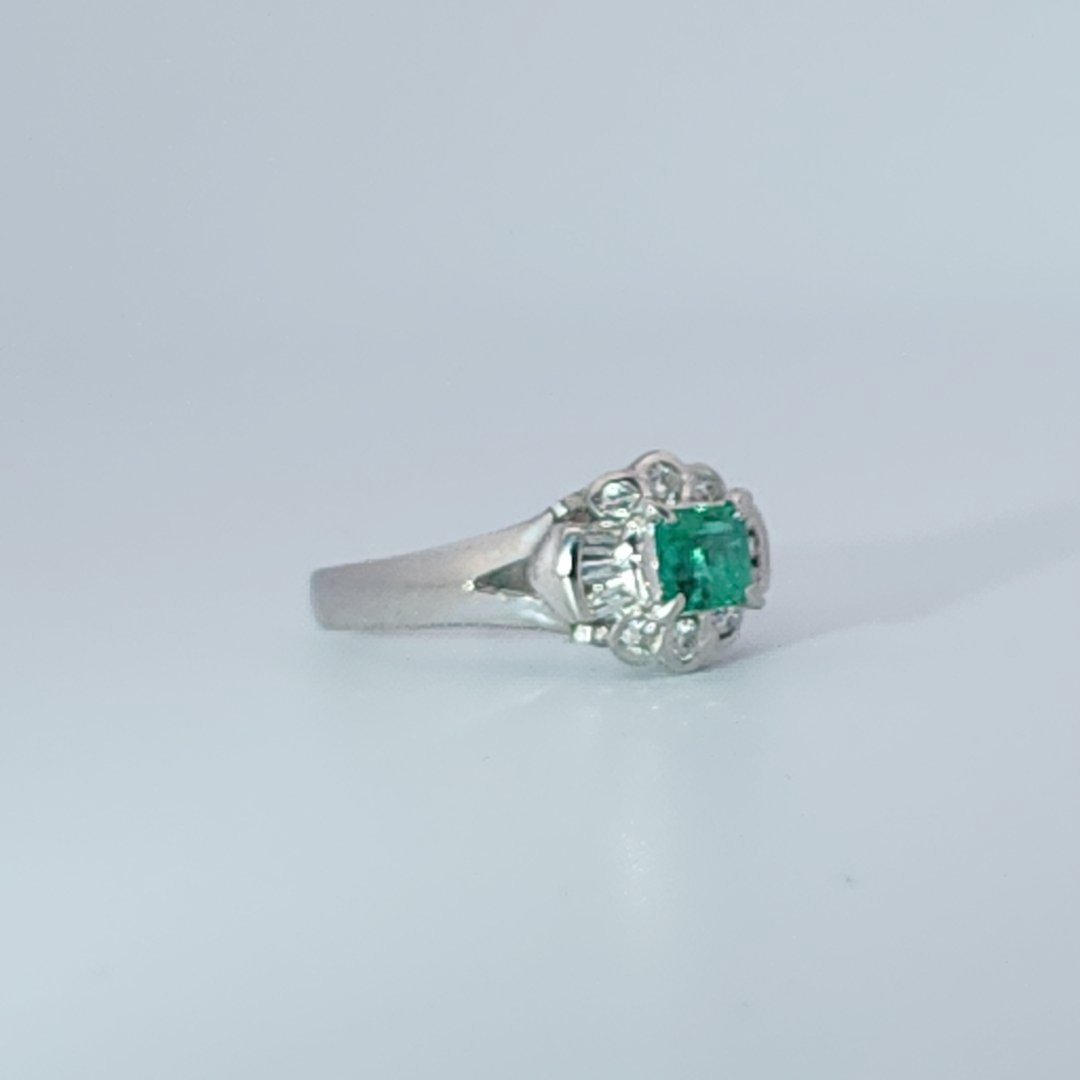 0.17ct Natural Diamonds and 0.24ct Nat Emerald, Women Ring, Platinum 900